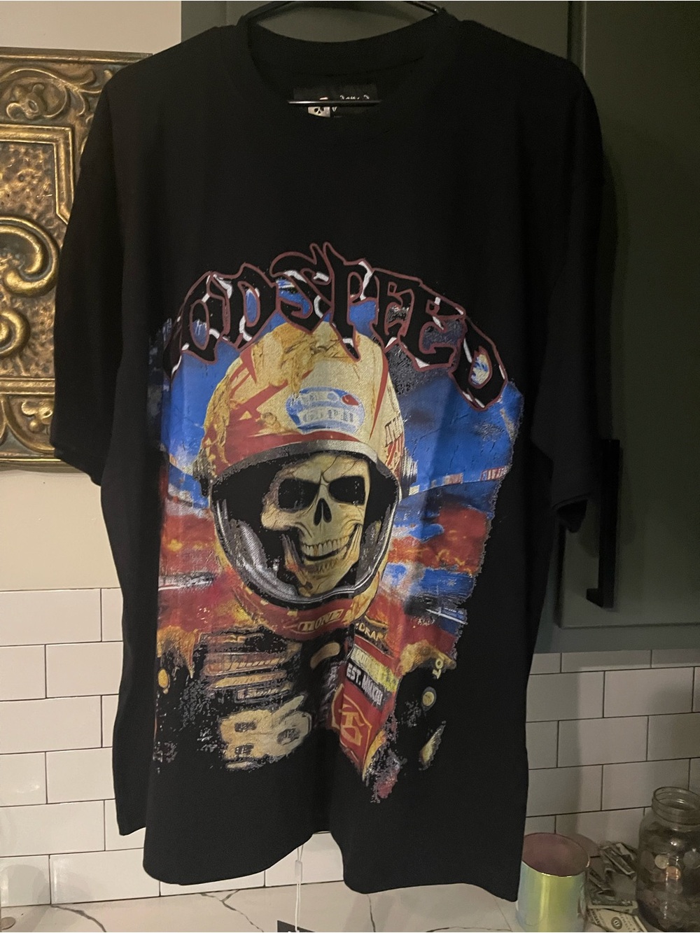 Men’s Graphic Design Tee Size XL.